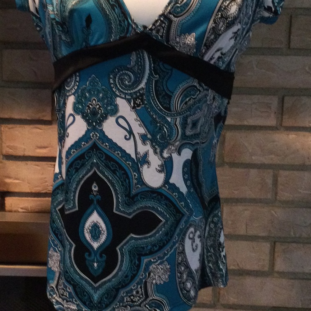 💋 4/$30 Body Central Paisley deep V-neck baby top - Picture 3 of 5